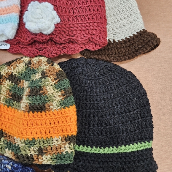 Lot of 9 Wholesale Adult Hats - Picture 3 of 6